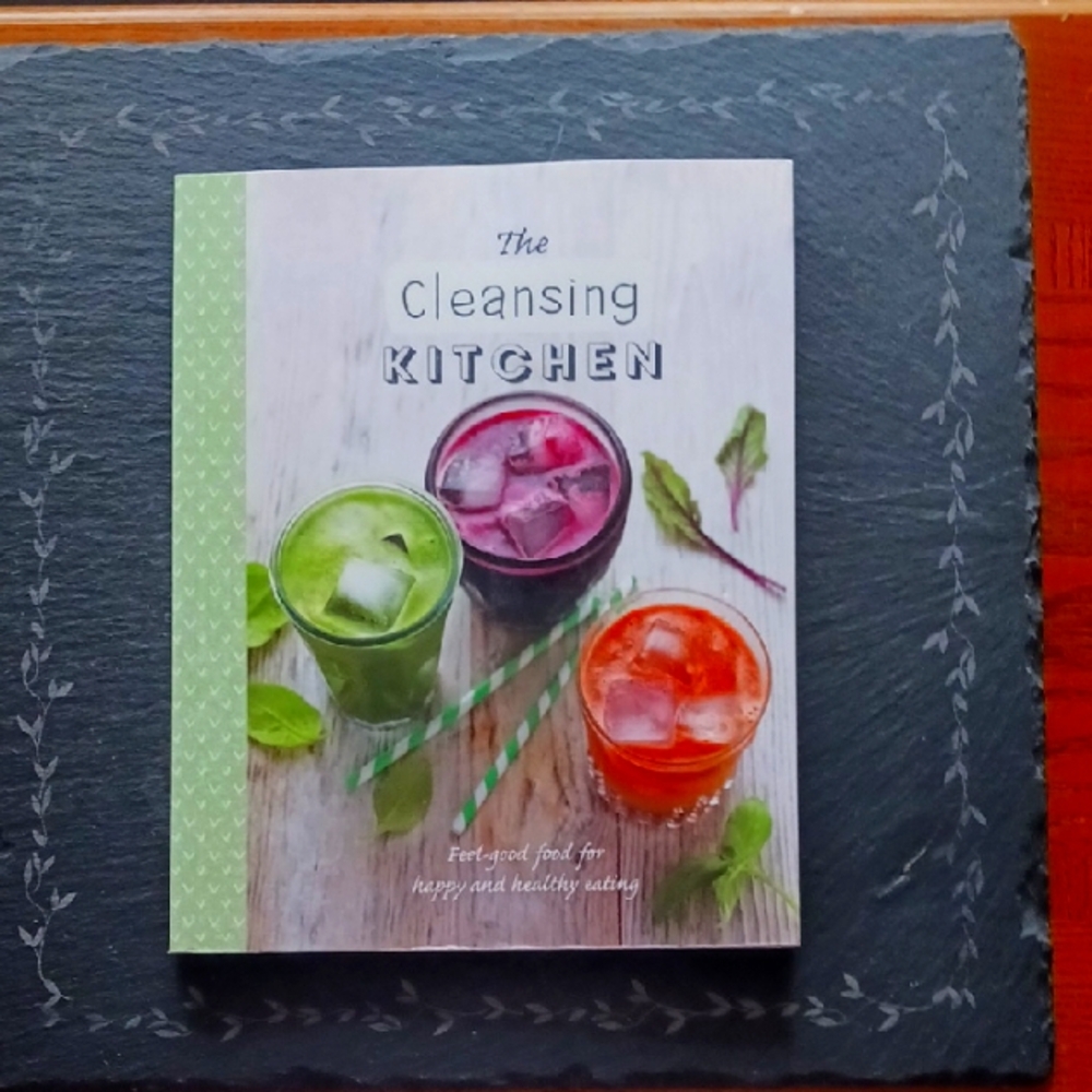 Green and Red Cleansing Kitchen Cookbook